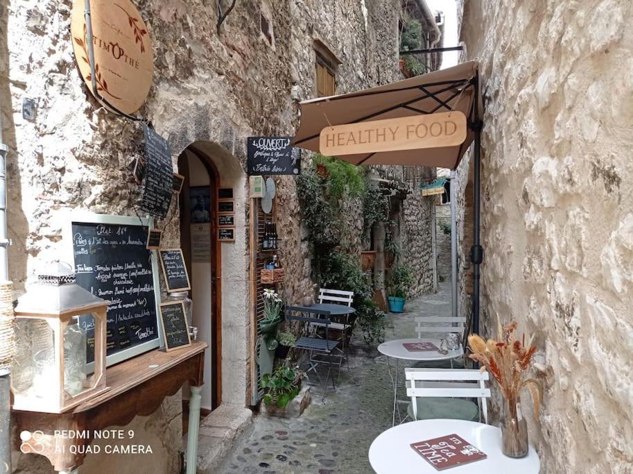 Chambre Atypique Dans Cafe Healthy 생폴드방스 외부 사진