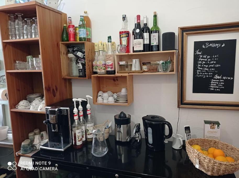 Chambre Atypique Dans Cafe Healthy 생폴드방스 외부 사진